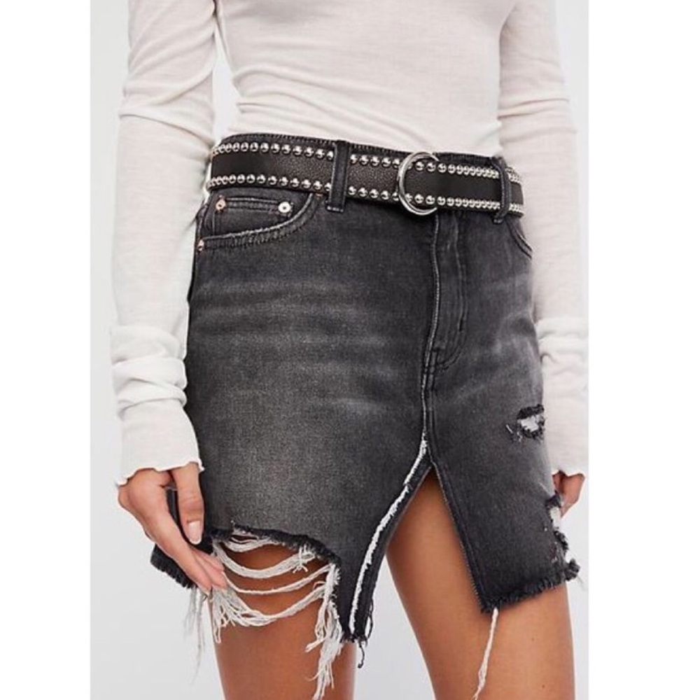 EUC We The Free Women's Relaxed & Destroyed Denim Mini Skirt in Black Size 28